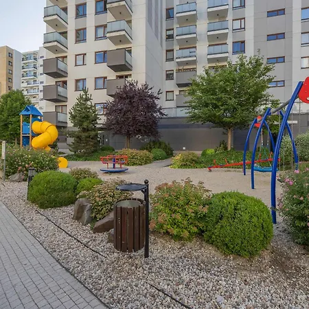 Apartamento Comfortable With Balcony In Warsaw, Near Chopin Airport By Renters *