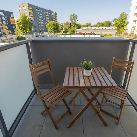 Comfortable With Balcony In Warsaw, Near Chopin Airport By Renters Varsóvia