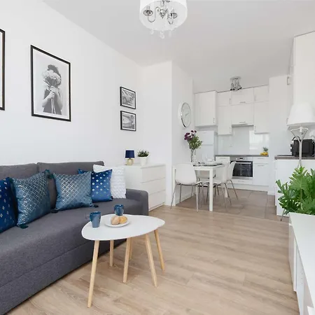 Apartamento Comfortable With Balcony In Warsaw, Near Chopin Airport By Renters