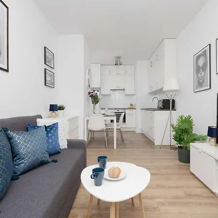 Comfortable With Balcony In Warsaw, Near Chopin Airport By Renters Apartamento *