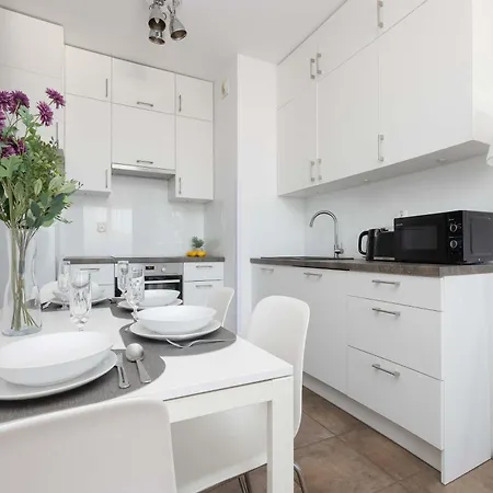 Comfortable With Balcony In Warsaw, Near Chopin Airport By Renters