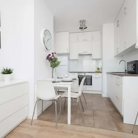 Comfortable With Balcony In Warsaw, Near Chopin Airport By Renters