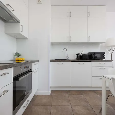 Apartamento Comfortable With Balcony In Warsaw, Near Chopin Airport By Renters