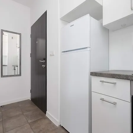 Comfortable With Balcony In Warsaw, Near Chopin Airport By Renters Varsóvia